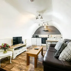 Apartment Unique 1 Bedroom Apartment-bath