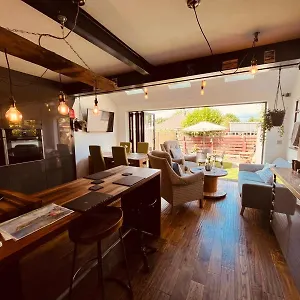 Lovely Semi-beach 2x Pubs -5 Min Walk-pets Welcome-parking-garden Scalby (North Yorkshire)